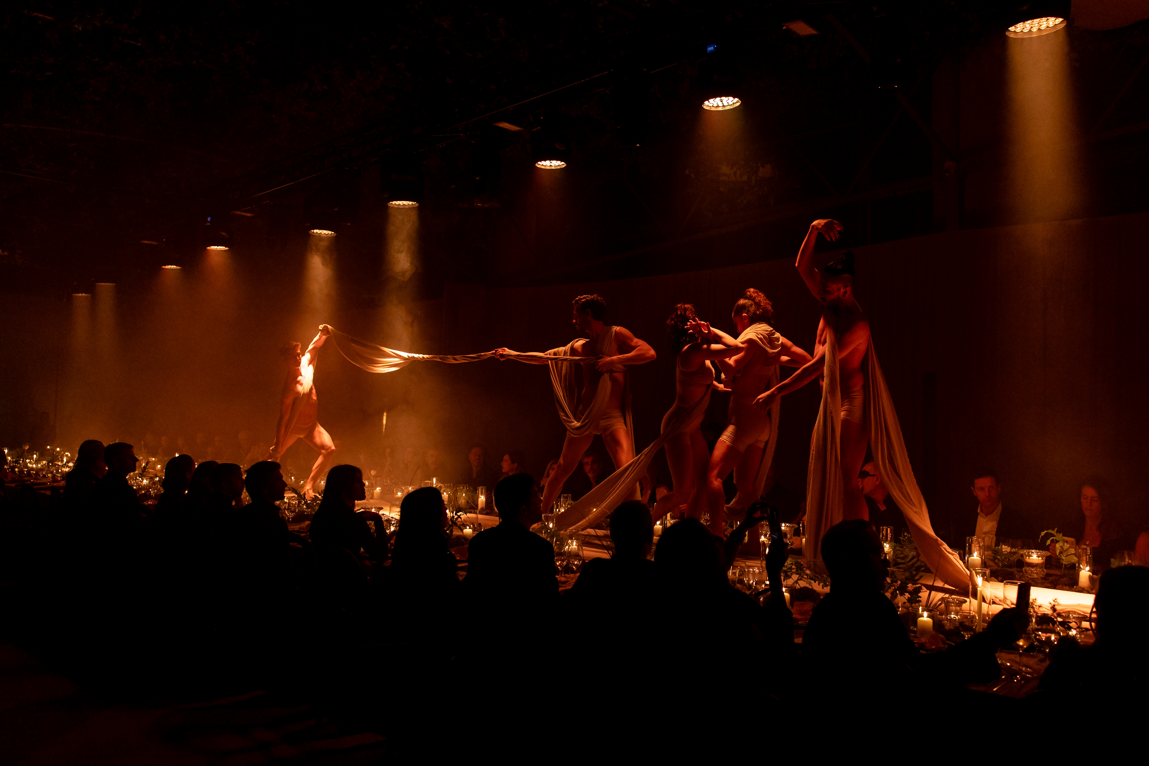 Experiência imersiva Lisboa - ambiente geral, arte viva e performance, X-HEART