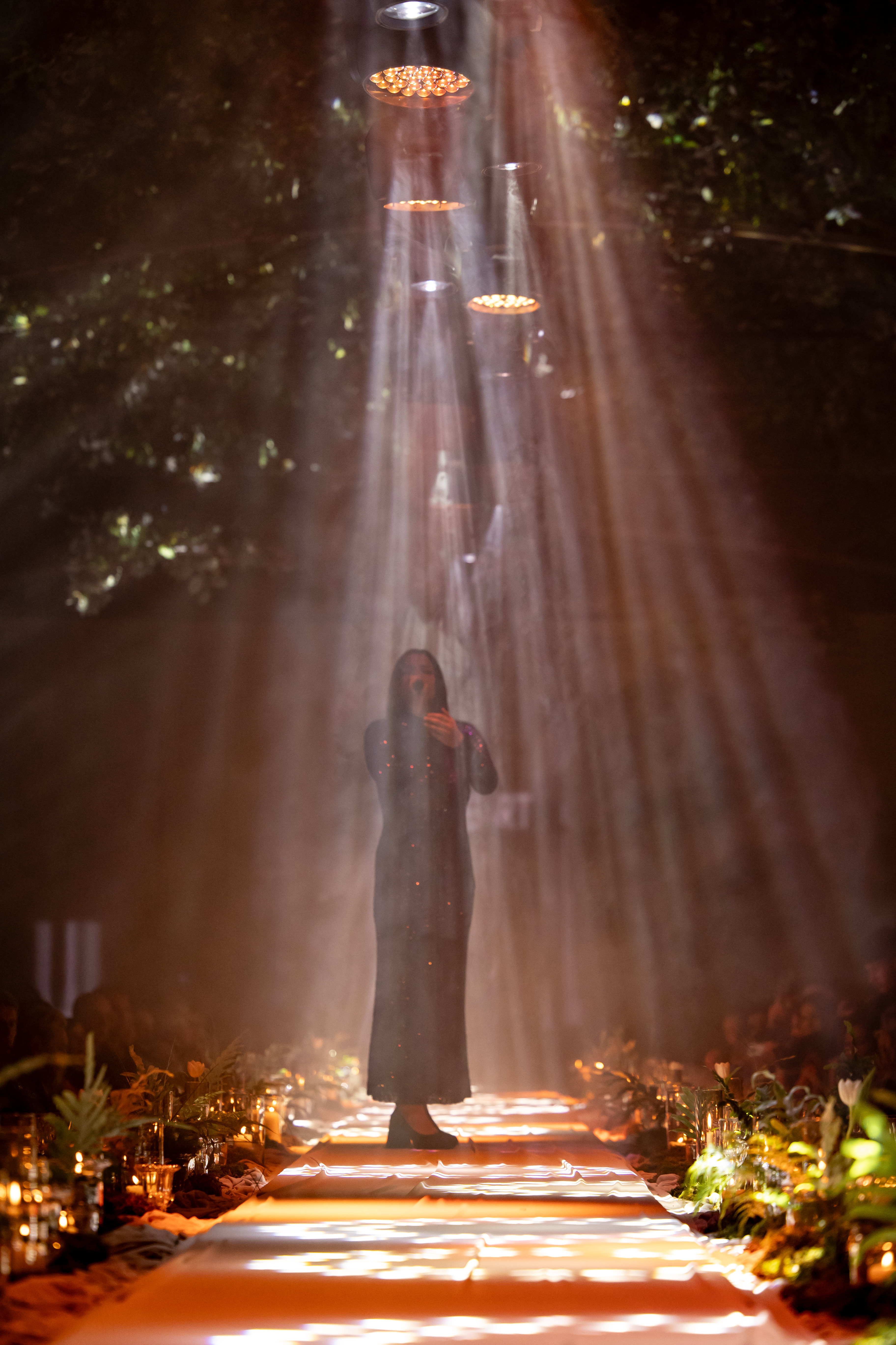 Performance imersiva - detalhe de figurino e adereço teatral, experiência Lisboa